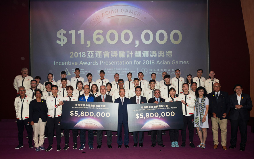 <p>Officiating guests joined the silver medallists, representatives from SF&OC, representatives from respective National Sports Associations and coaches for a group photo during the ceremony.</p>
